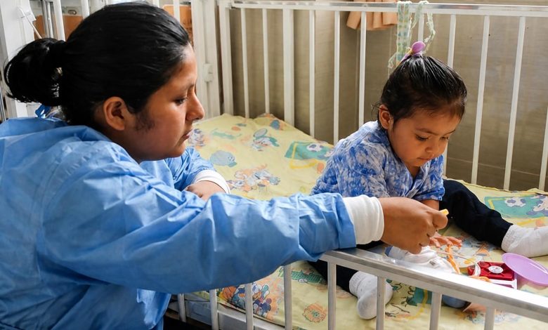 Especialistas del INSN Breña salvan a niña de 2 años con obstrucción intestinal por hidrogel