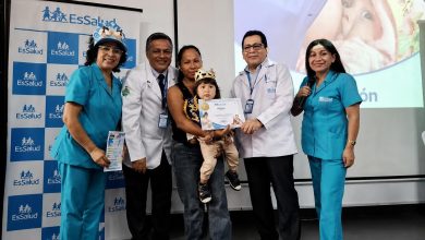 EsSalud Sabogal premia a los reyes mamoncitos del concurso de lactancia materna