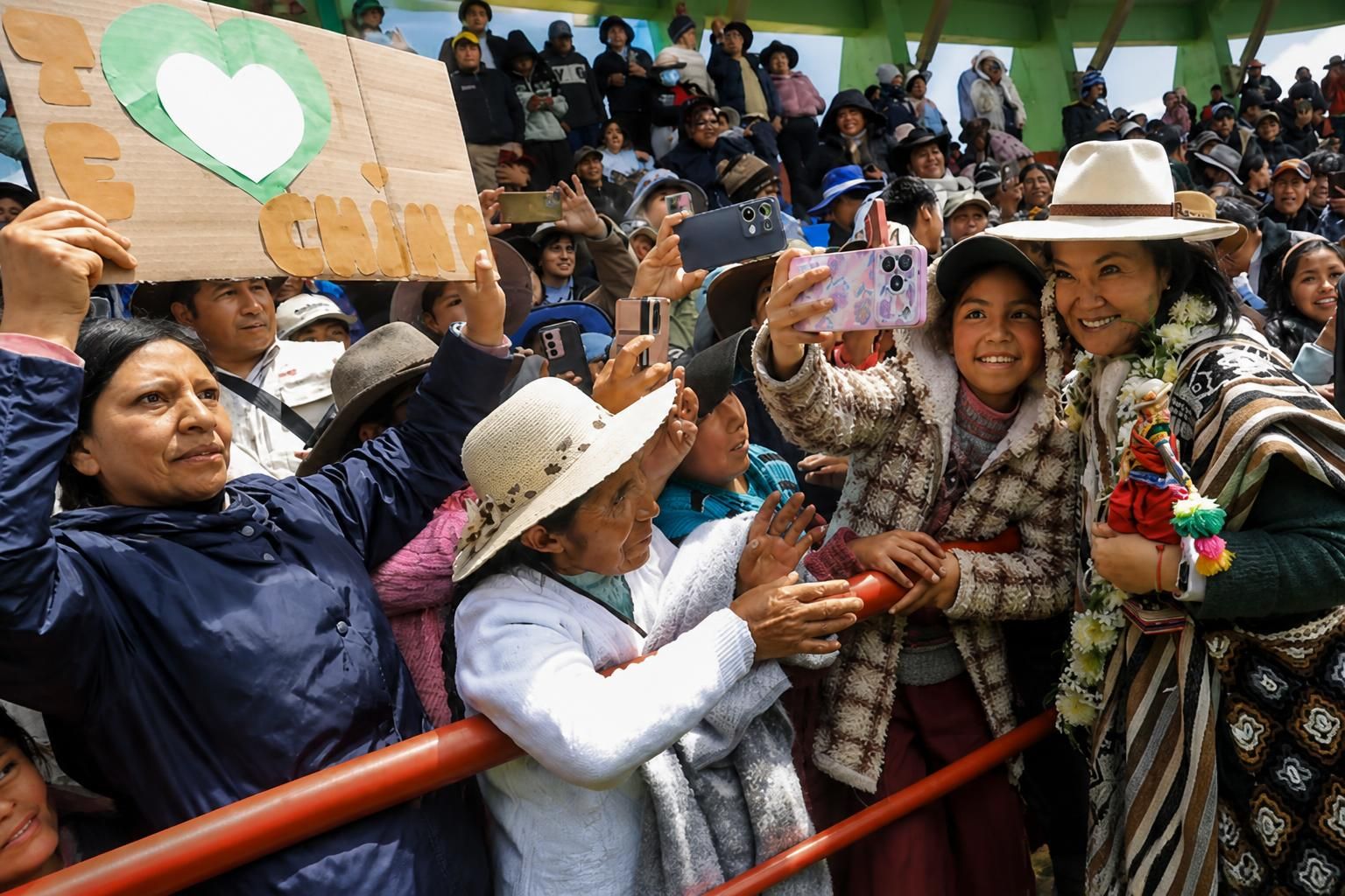 Fujimori en Puno: anunció planta procesadora de fibra, carretera Macusani-Nuñoa y universidad