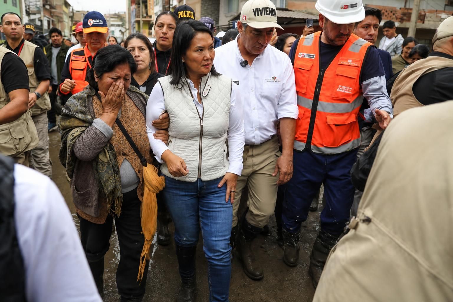 Gobierno supervisa viviendas en Villa El Salvador y mercados de Chorrillos tras intensas lluvias
