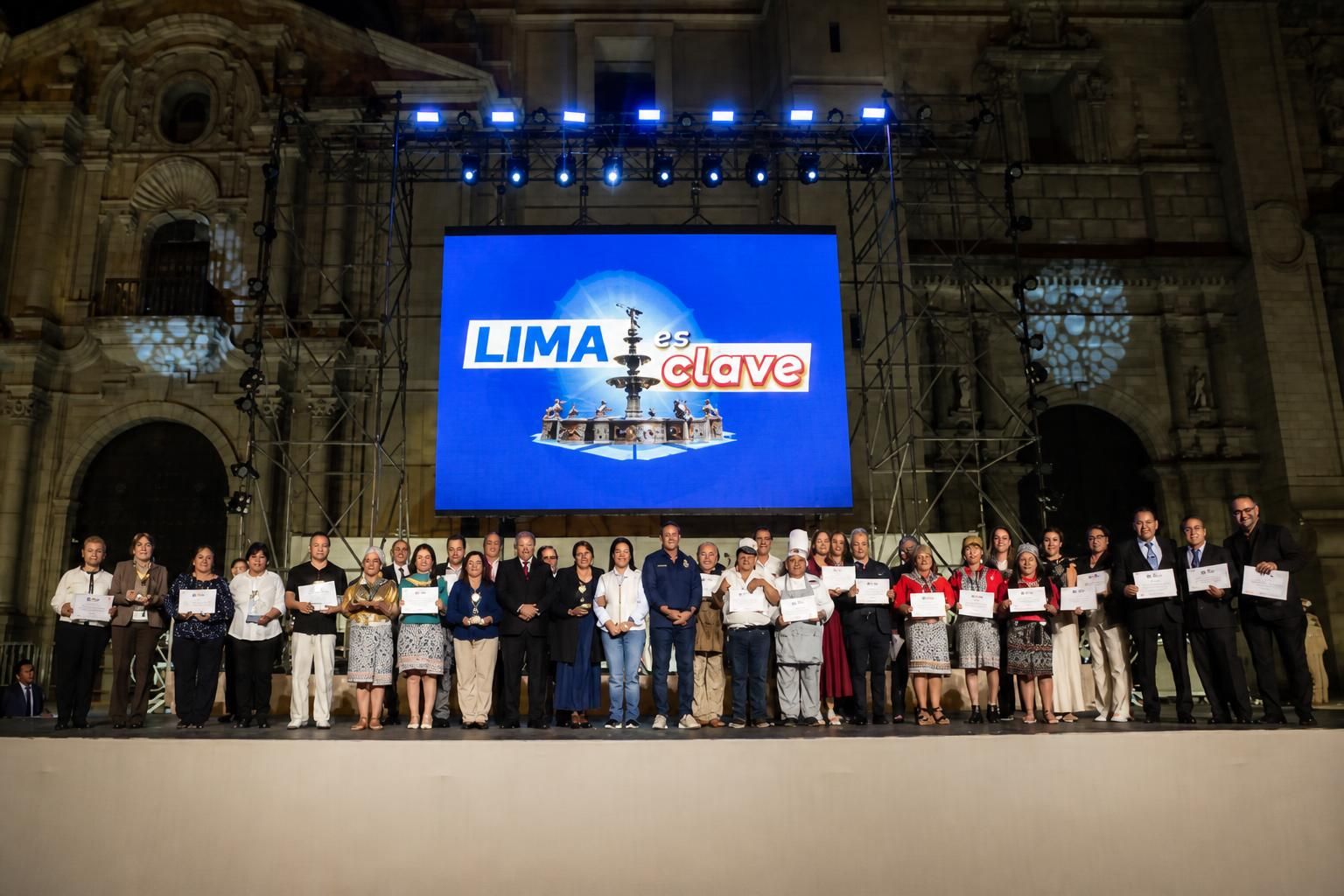 Keiko Fujimori encabezó el reconocimiento a 27 emprendedores y negocios del Centro Histórico