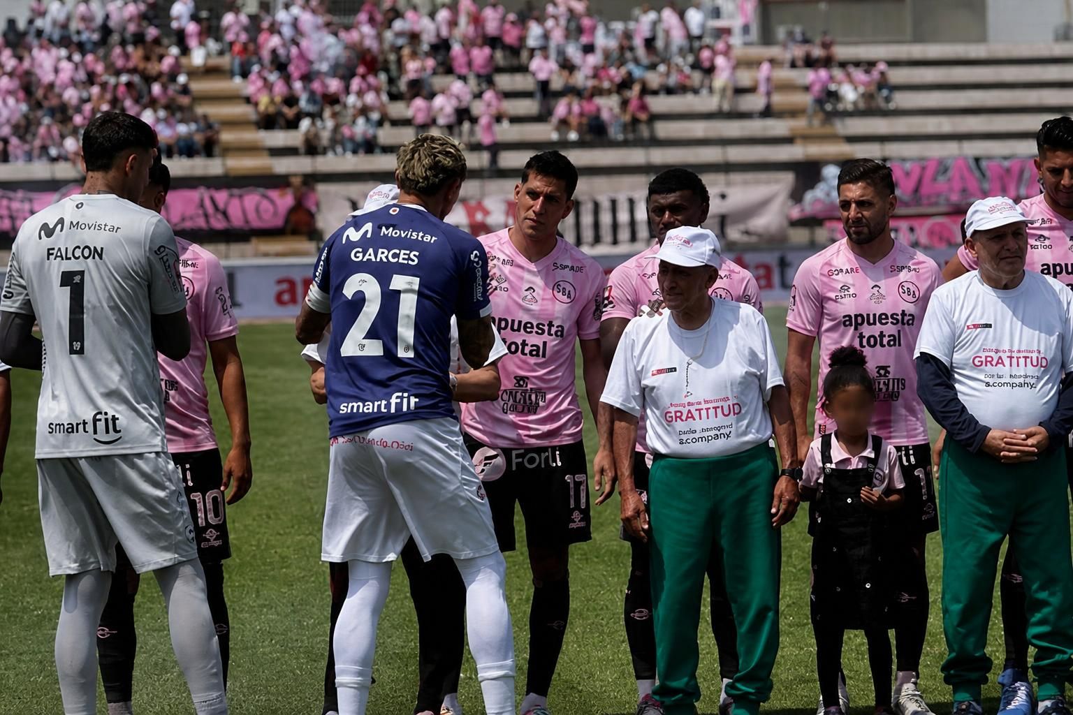 MIMP impulsa participación de adultos mayores en partido de Liga 1 donde reciben reconocimiento