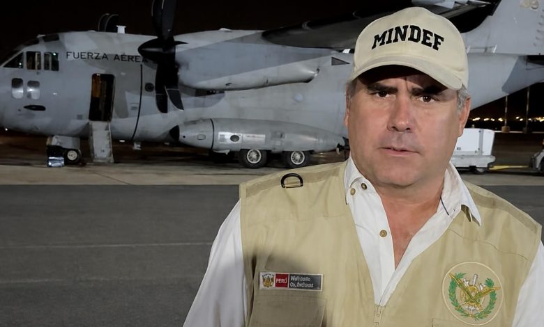Ministro de Defensa dispone puente aéreo para auxiliar a varados entre Ático y Ocoña