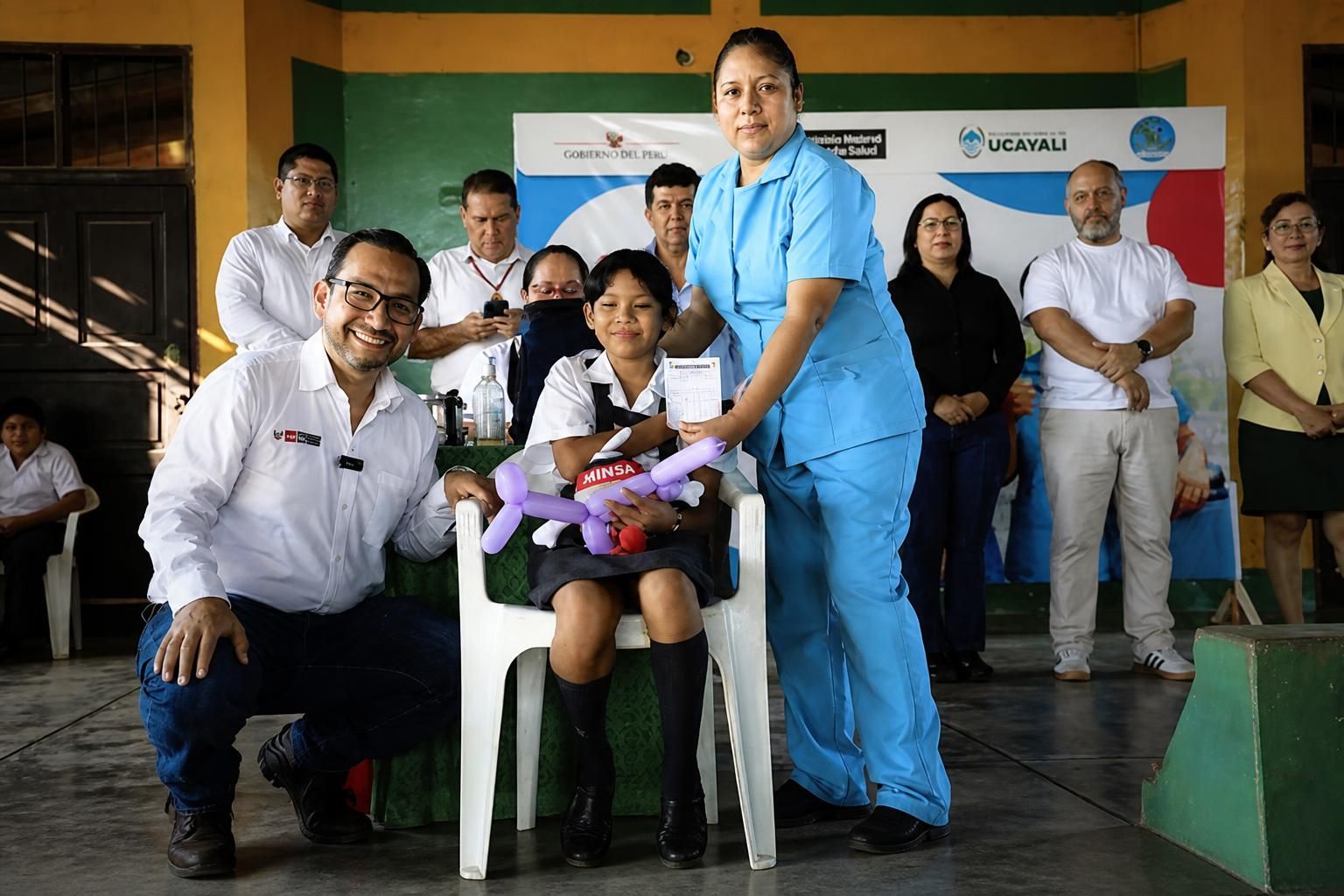 Ministro de Salud Luis Dyer lidera vacunación contra el dengue en Ucayali con 45 000 dosis