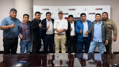 Ministro de Vivienda coordina en Cerro Colorado proyectos de agua y pistas