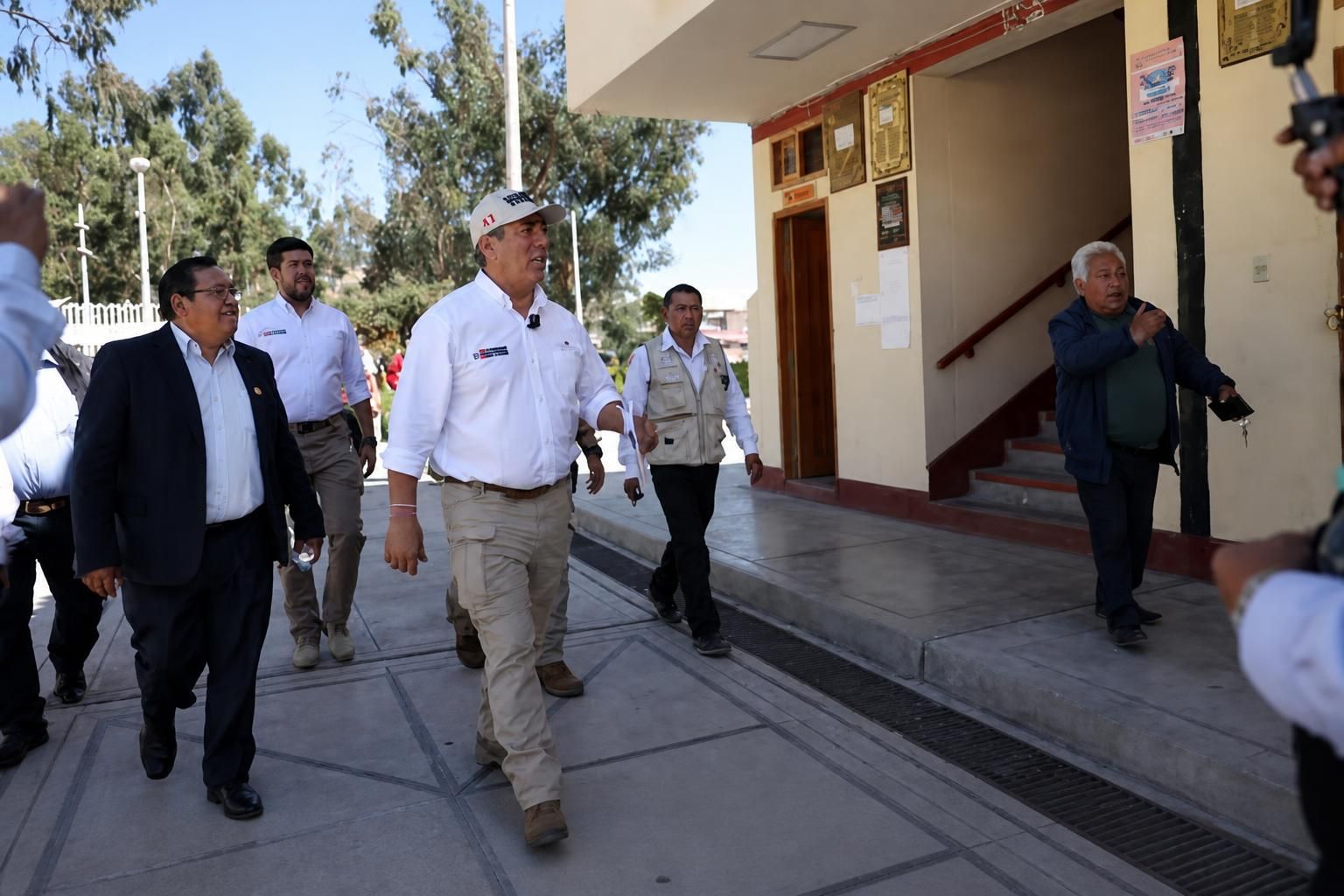 Ministro de Vivienda supervisa afectaciones por sismo en Coracora