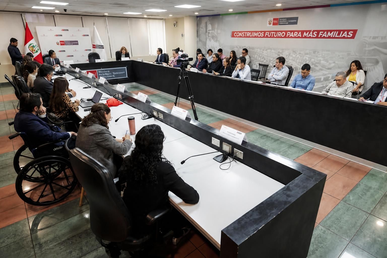 Perú y Banco Mundial evalúan alianza para fortalecer la seguridad hídrica y el saneamiento