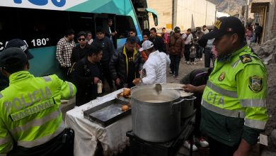 PNP brinda apoyo solidario a más de 300 ciudadanos varados por huayco en Arequipa