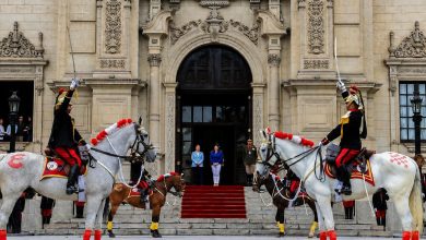 Presidenta Keiko Fujimori lideró cambio de guardia en Palacio de Gobierno