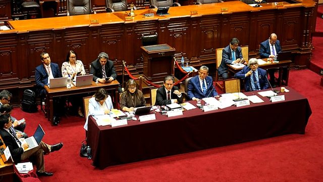 Minedu estudia expulsión de alumnos violentos  y uso de celulares en colegios