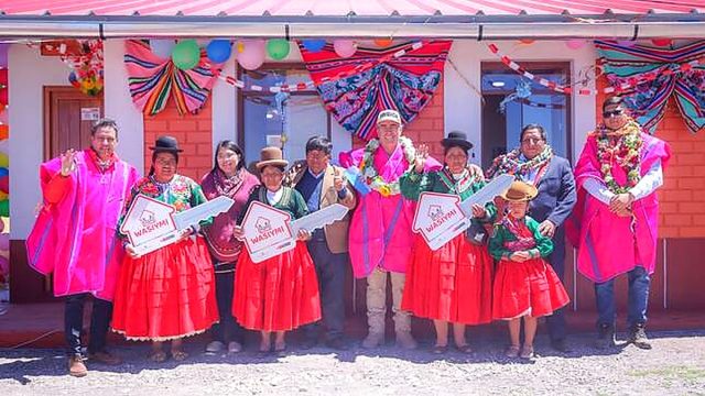 Más de 200 familias de Puno recibieron sus viviendas rurales Wasiymi para protegerse de las heladas