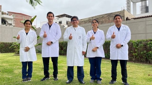 Médicos residentes y asistentes del servicio de gastroenterología del HNCH destacan en congreso internacional de hepatología