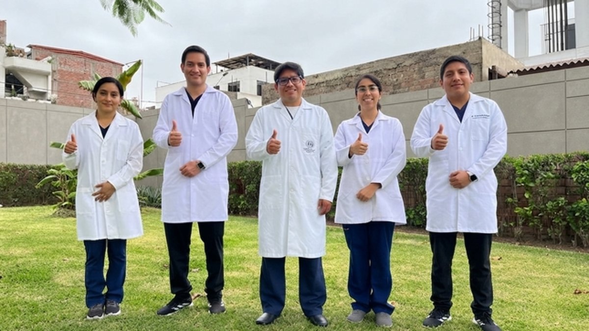 Médicos residentes y asistentes del servicio de gastroenterología del HNCH destacan en congreso internacional de hepatología