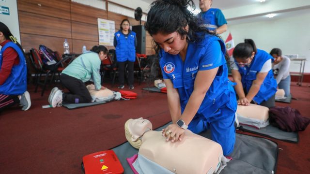 EsSalud capacita a más de 11 mil profesionales para atender emergencias y desastres con equipos de alta tecnología