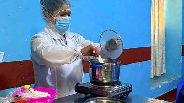 PAE verifica calidad del arroz fortificado que reciben 831 escolares de Huaraz