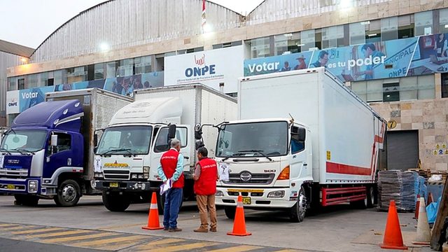 Contraloría verifica despliegue de 575 toneladas de material electoral hacia 53 rutas del país