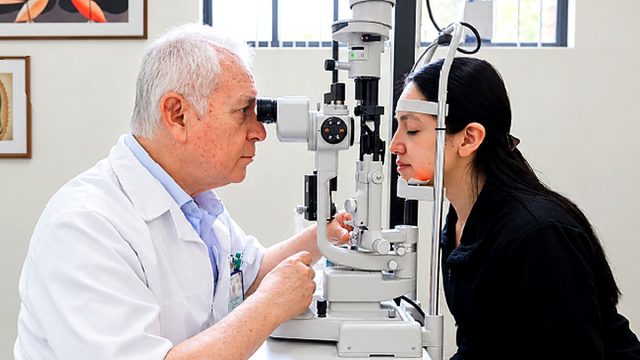 Hospital Dos de Mayo alerta sobre riesgos oculares asociados al lifting y extensiones de pestañas