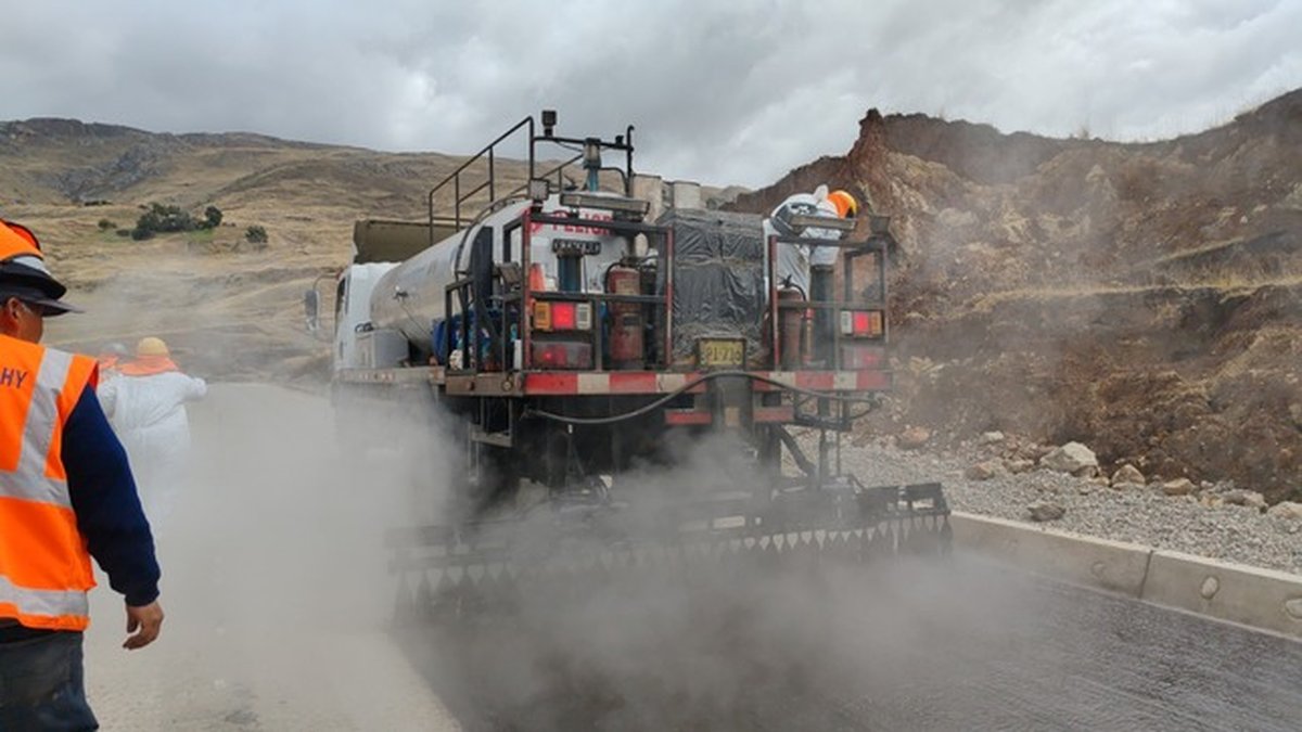 Asfaltado definitivo de la vía Huancavelica –Yauli–Pucapampa en su tramo final