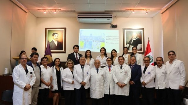 Orgullo y vocación: Hospital Loayza celebra culminación de residencia de 6 nuevos ginecólogos