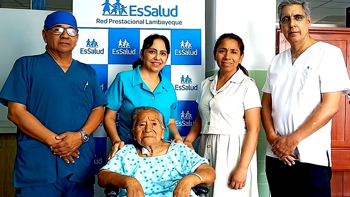 Médicos de EsSalud Lambayeque operan del hígado a abuelita de 84 años para librarla del cáncer