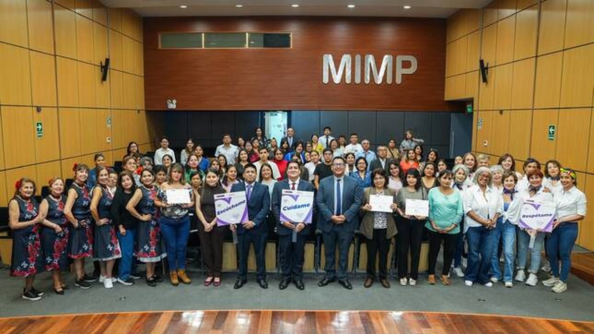 Más de 200 familiares cuidadores culminan curso para el acompañamiento a las personas adultas mayores