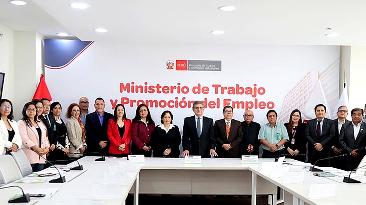 Ministro Juan Sheput: “Trabajar no tiene por qué significar un daño para la vida ni para la salud de las personas”