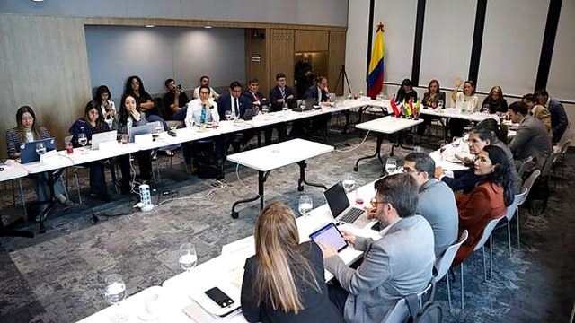 Perú impulsa integración eléctrica andina y prioriza interconexión con Ecuador