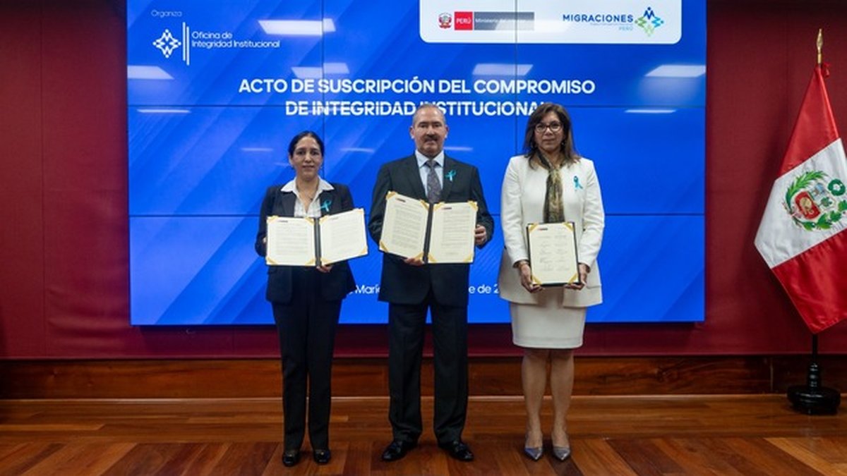 Alta Dirección de Migraciones suscribe  Compromiso de Integridad Institucional