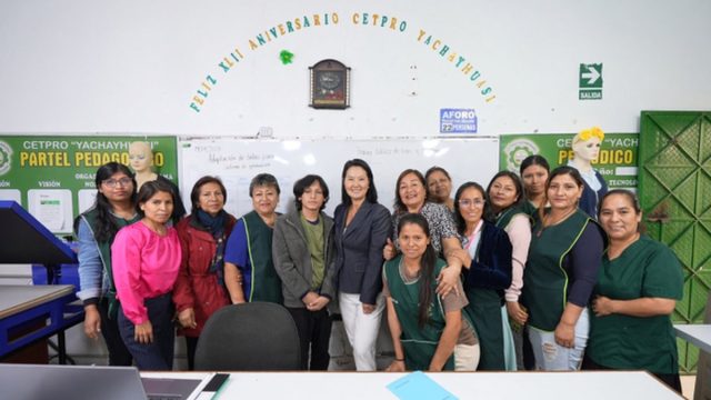 Presidenta Keiko Fujimori inspeccionó Centro de Educación Técnico-Productivo  y Puesto de Salud en San Juan de Miraflores