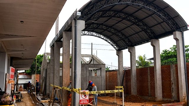 Yarinacocha: Gobierno regional supervisa avance de ejecución del proyecto de mejoramiento de 11 instituciones educativas