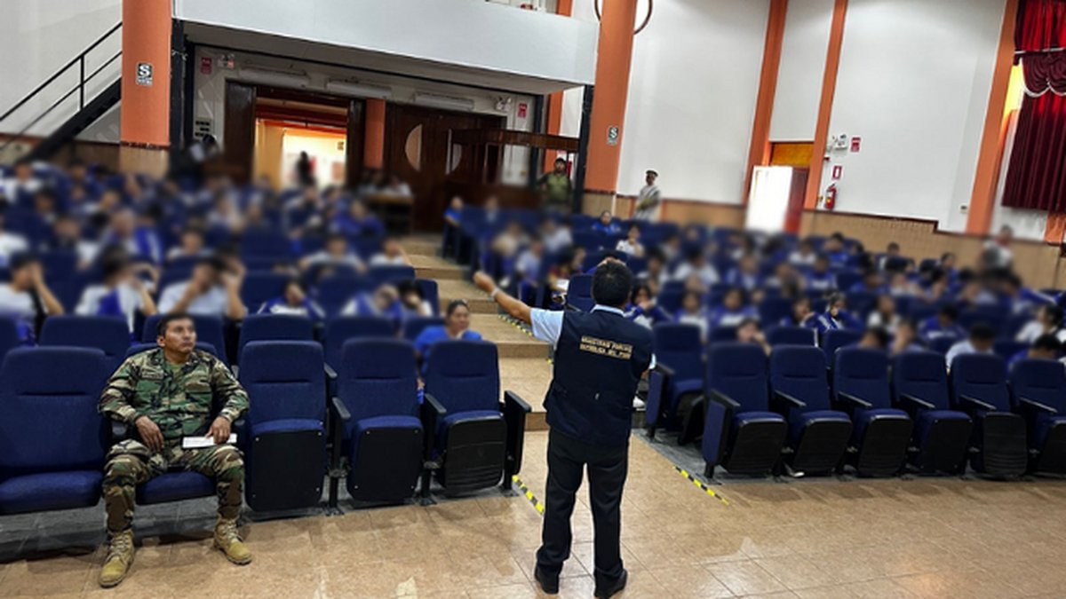 Fiscalía de Prevención del Delito de Ayna sensibilizó a estudiantes contra la violencia escolar, trata de personas y uso de tecnología