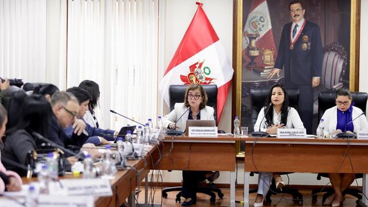 Ministra Mara Seminario anuncia implementación de nuevo modelo de gestión en programas del MIMP
