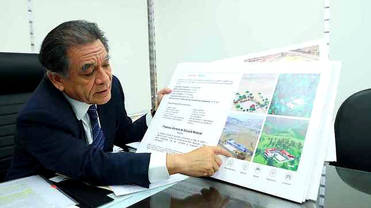 Actualización curricular se hace con rigor histórico y sin sesgos ideológicos, afirma el ministro Chang