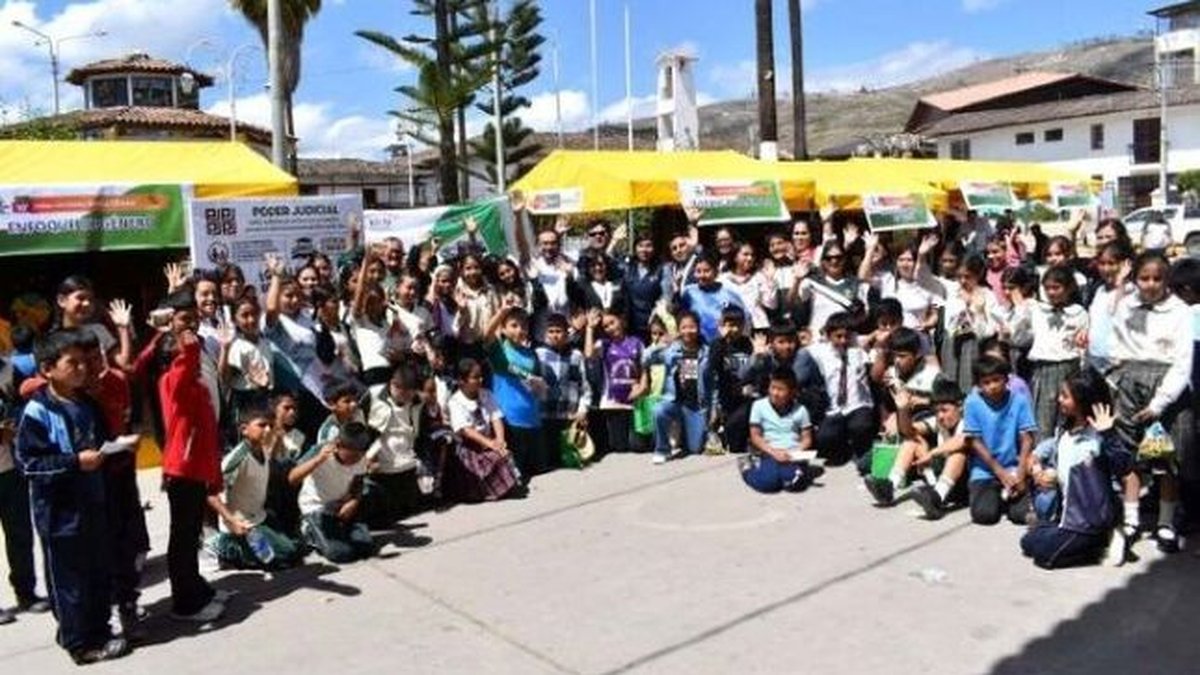 En Santa Cruz: ciudadanía y autoridades participaron en la 10.ª Feria Nacional “Llapanchikpaq Justicia”