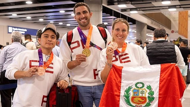 Nicolás Pacheco hace historia y Perú celebra: medallistas de tiro deportivo de Santa Fe 2026 ya están en casa