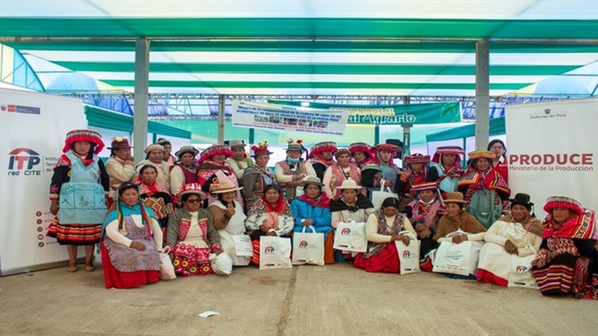 Artesanas de Puno ponen en valor la fibra de alpaca con innovación y tradición en FEGASUR 2026