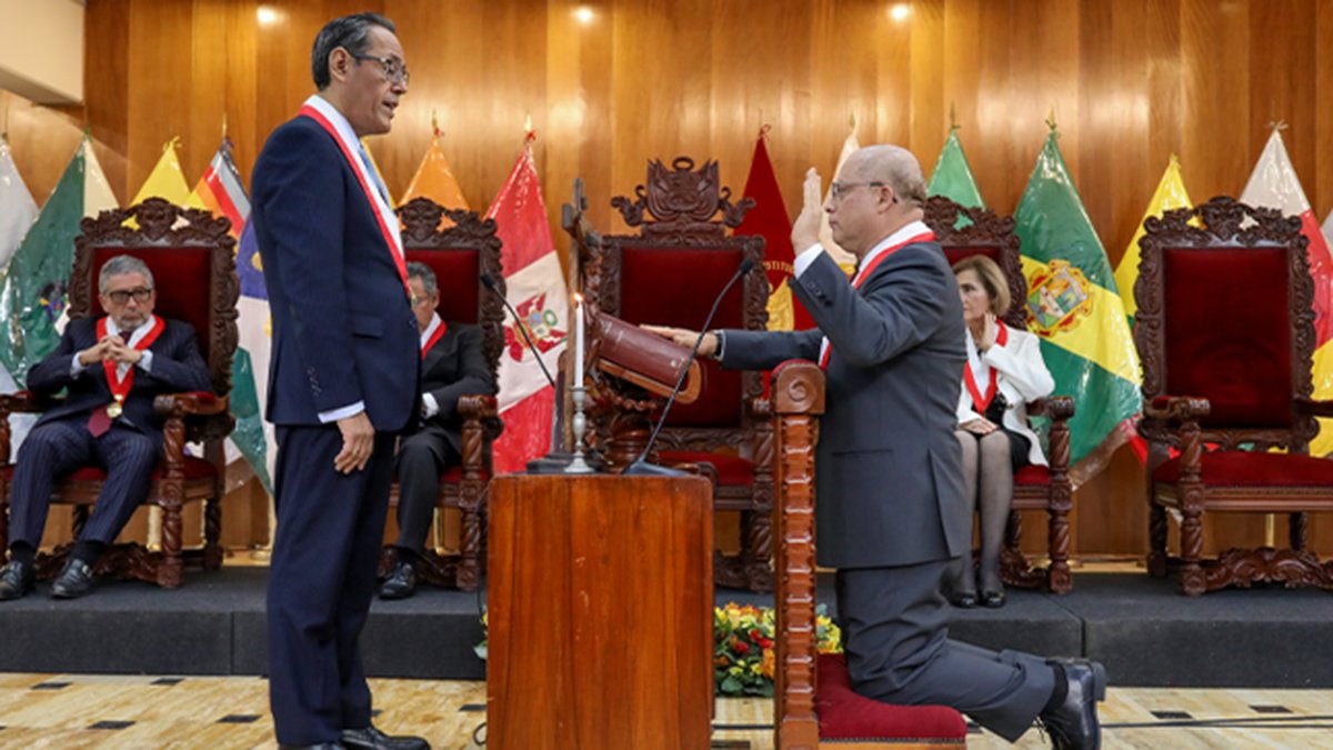 Magistrado Pedro Hernández Chávez juramentó como nuevo presidente del Tribunal Constitucional en el marco de una ceremonia institucional