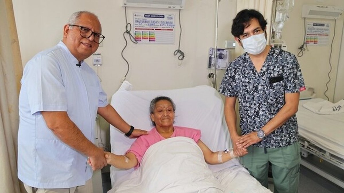 Médicos peruanos extraen tumor de 5 kilos a paciente de 63 años