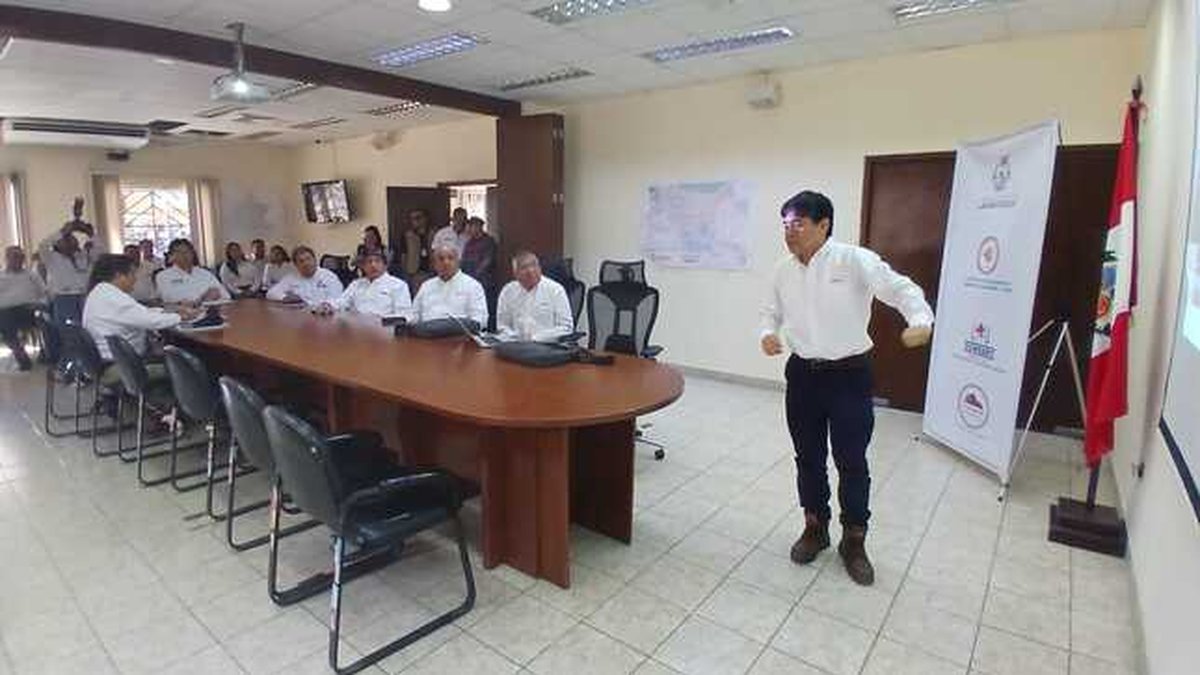 Ensa expuso plan de contingencia frente al fenómeno de El Niño ante el Ministro de Energía y Minas en el COER