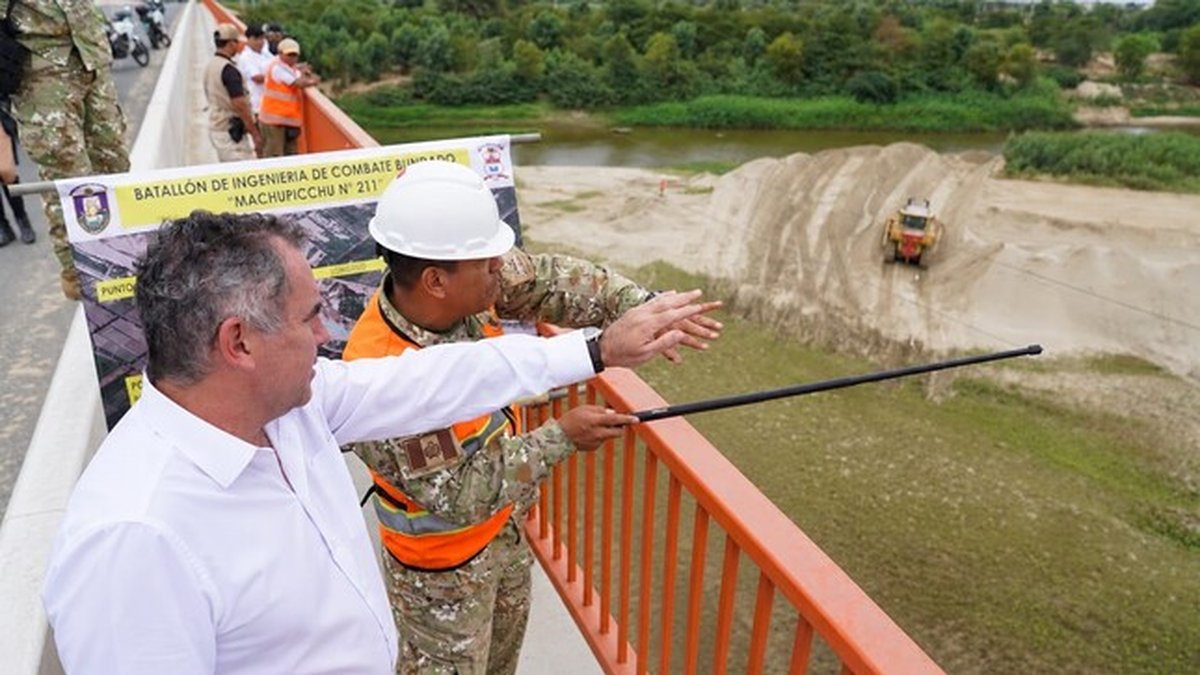 Ministro de Defensa confía en avance del Ejército para recuperar cauce del río Piura ante impacto de El Niño