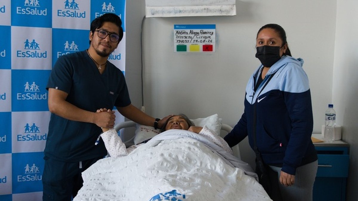 Médicos de EsSalud extirpan con éxito tumor gástrico a adulta mayor