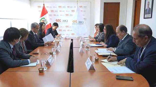 Directora de la APCI recibe vista protocolar del embajador del Japón