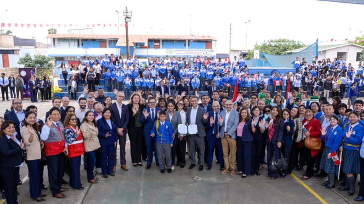 Gobierno adjudica proyecto para reconstruir 13 colegios en Lima y beneficiar a más de 29 mil estudiantes
