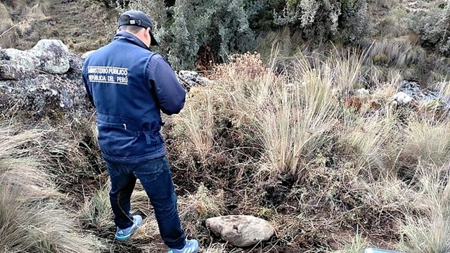 Fiscalía de Derechos Humanos de Huanta y EFE recuperan los restos óseos de tres víctimas del terrorismo en Uchuraccay