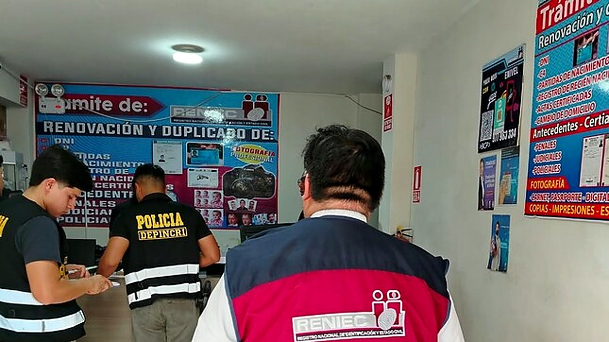 Reniec y PNP desbaratan local de trámites ilegales en Comas