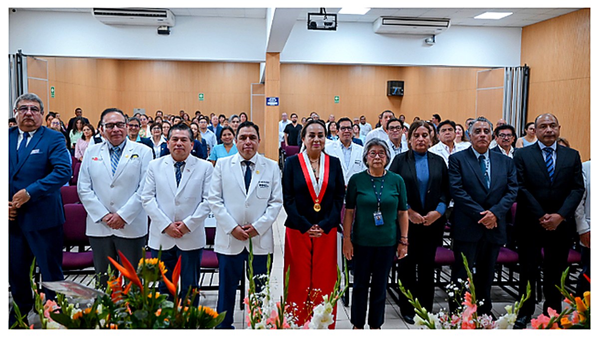 Celebrando una historia que une a la salud: Director General del INSN participa en los 82 años del INO
