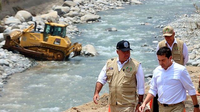 Ministro Belaunde supervisó trabajos del Ejército en el río Rímac ante fenómeno El Niño