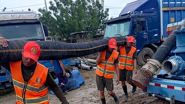 Ejército despliega 60 efectivos y motobombas para controlar aniegos en Tumbes