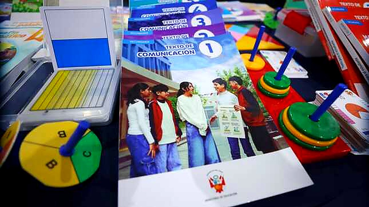 Minedu inicia reparto de 13 millones de textos escolares