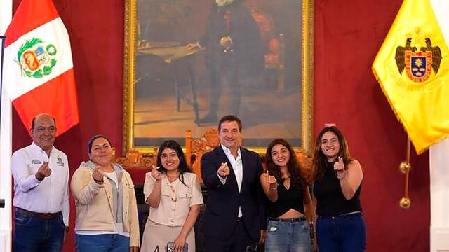 Alcalde Renzo Reggiardo se reúne con fans de BTS para presentar medidas de seguridad y anuncia despliegue de 1000 agentes